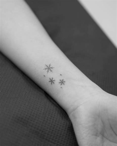 12 Stunning Snowflake Tattoo Designs Like Frozen Beauty