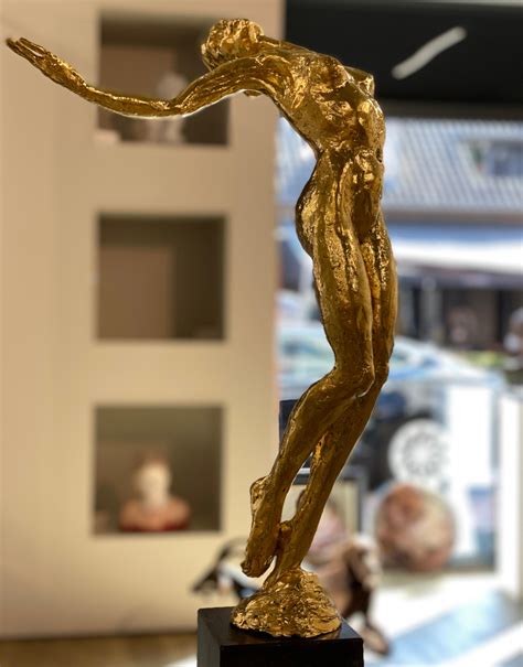 Romee Kanis - Living Daylight Gold- 21st Century Sculpture of a nude