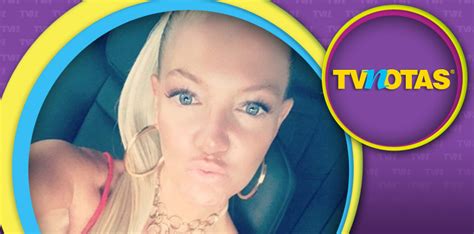 Paola Durante se pone candente ¡con desbordante minibikini!