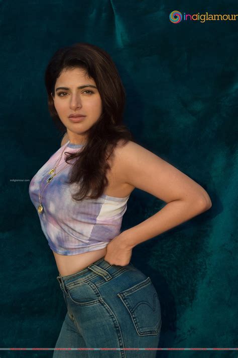 Iswarya Menon Actress photo,image,pics and stills - # 524057