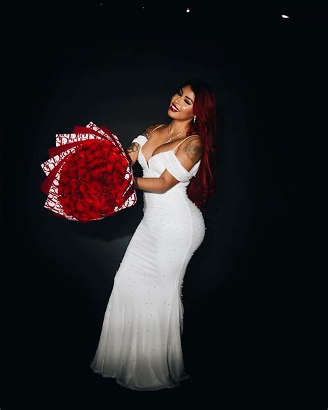 Yvette | Say hi, I need to see sum now | Instagram