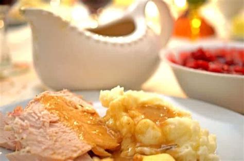 The BEST Homemade Turkey Gravy - Platter Talk