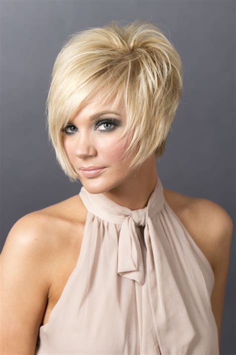 240 idées de Coiffures cheveux courts | cheveux courts, coiffures