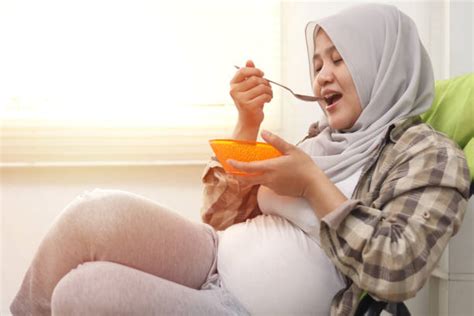 1,600+ Asia Pregnancy Eat Stock Photos, Pictures & Royalty-Free Images ...