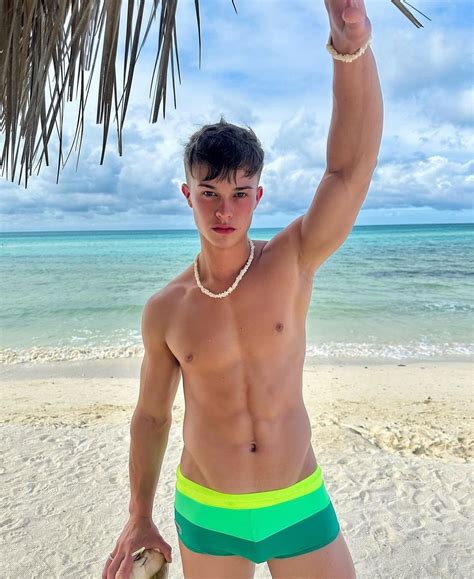 Nova Ashwood (@novaashwoodd) • Instagram photos and videos