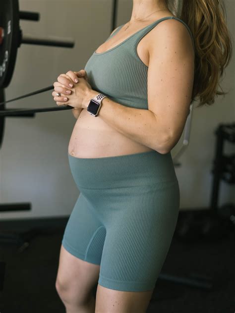 How to Safely Train Your Core During Pregnancy | drmaehughes.com