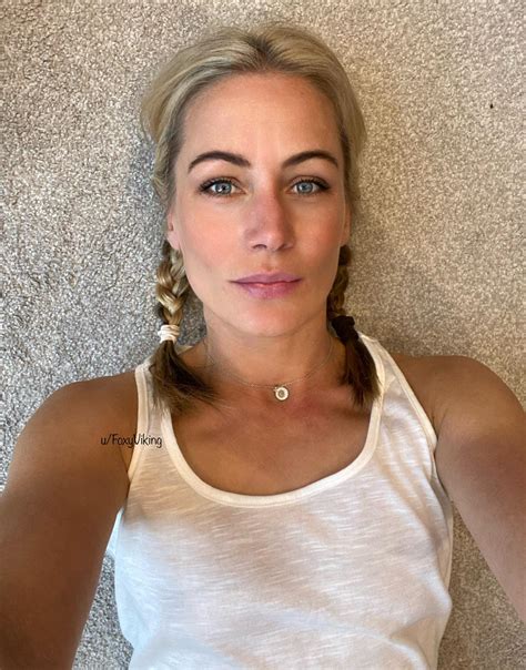 This what a 40 year old Mom looks like :) : r/SFWNextDoorGirls