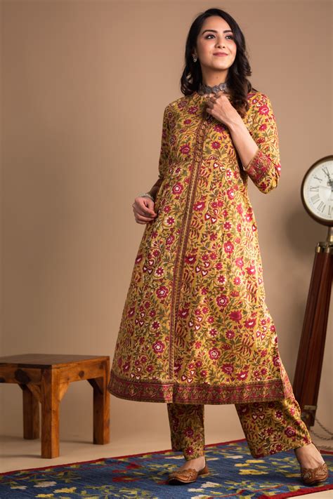 buy awe inspiring wsr somatra block print kurta pant set