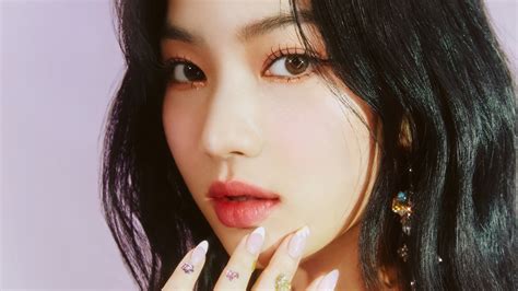 STAYC Isa We Need Love 4K #7270g Wallpaper 4K HD