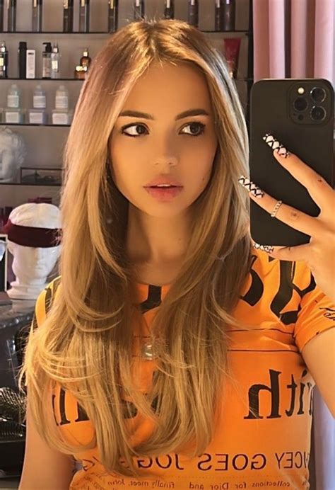 Валя Карнавал | Blonde hair girl, Dark blonde hair, Girl hairstyles