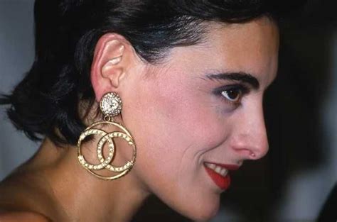 Сделайте заявление в винтажных серьгах от Chanel | Ювелирное дело