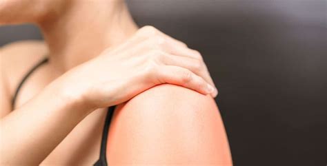 Why You Should Get Acupuncture for Frozen Shoulder Pain