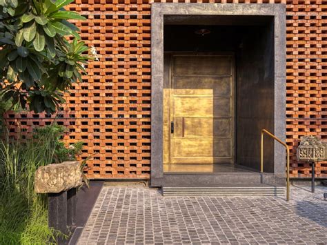Ishtika House / SPASM Design Architects
