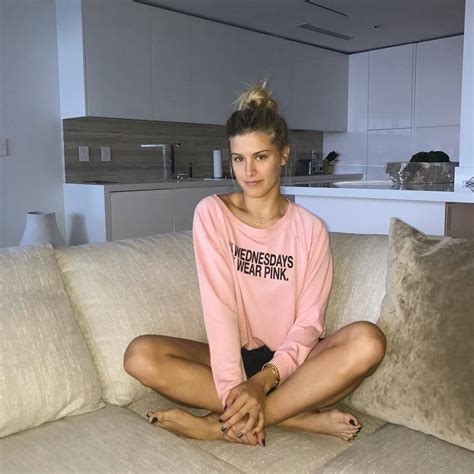 Bouchard vs. Kournikova: Who’s hotter | Talk Tennis