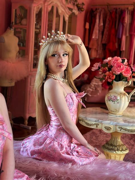 Eva Violet: Big Boobs Cosplayer Model (OnlyFans Review) | fanscribers.com