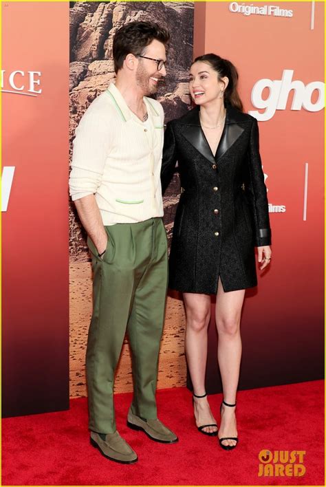 chris evans girlfriend alba baptista supported   ghosted