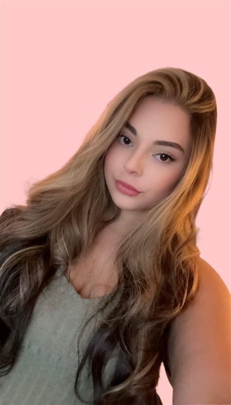 The prettiest findomme you’ll ever have the honor and privilege of