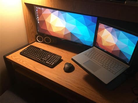 College Dorm Room | Scrolller