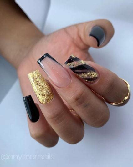 40+ Irresistible Black Glitter Nails For You This Season