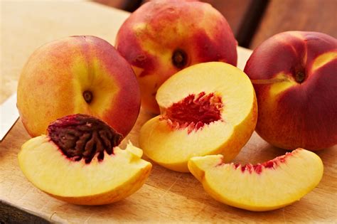 How To Cut A Peach The Right Way