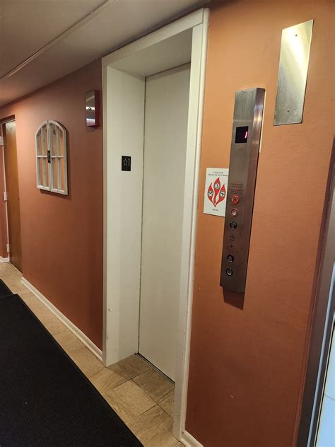 Chicago Elevator Maintenance - Colley Elevator: Hydraulic elevator