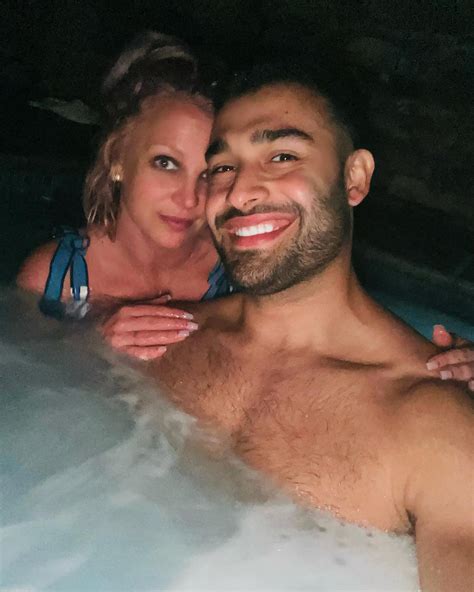 Britney Spears straddles fiancé Sam Asghari on vacation