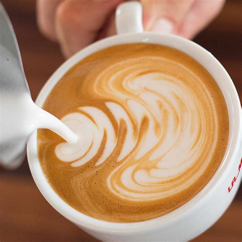How to Make Latte Art Like a Barista
