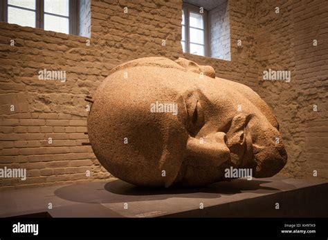 head  lenin  berlins lenin memorial  display