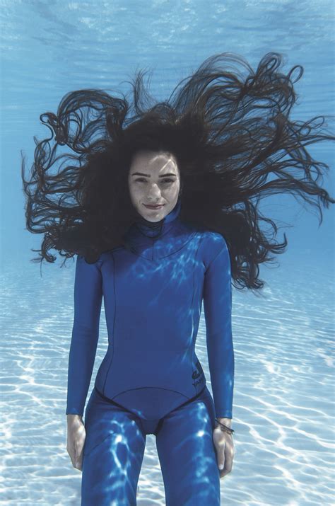 Sofía Gómez Uribe, Colombian freediver and civil engineer : r/HumanPorn