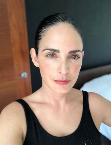 Ximena Herra sufre fuerte caída bailando