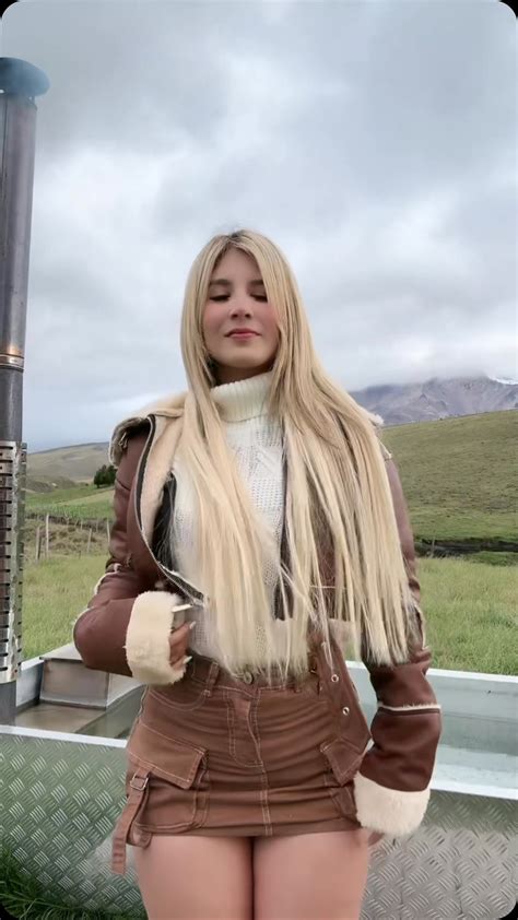 Isabela Pelaez (@isabelapelaezvideos) • Instagram photos and videos