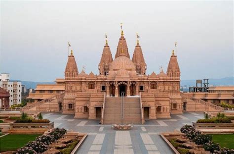 India's Modi inaugurates BAPS Swaminarayan Temple | Emirati Times