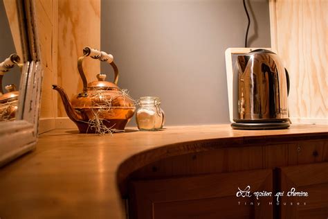 Now here's a novel idea: Tiny bookstore caters to French bookworms