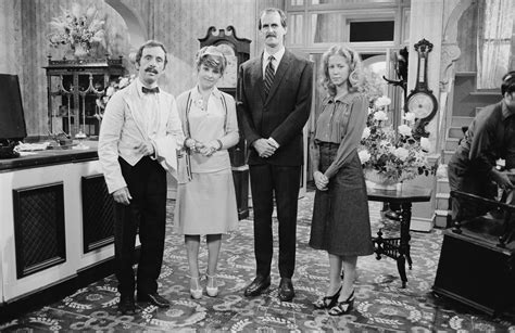 Britse sitcom ‘Fawlty Towers’ keert terug, met de dochter van John