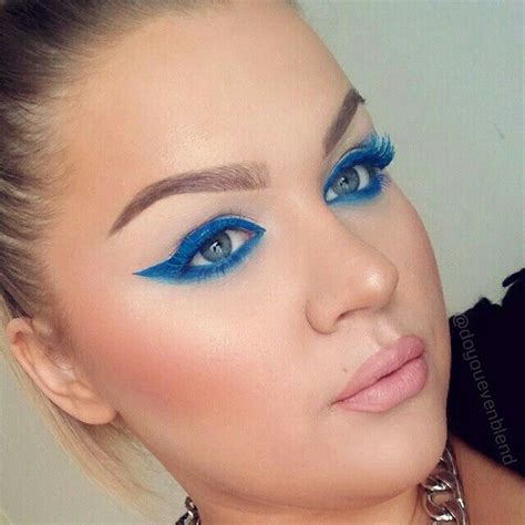 Electric blue eyes by doyouevenblend on Instagram. | Electric blue eyes, Makeup eyeshadow ...