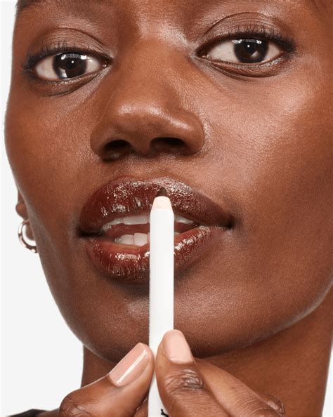 Lip Line – Glossier