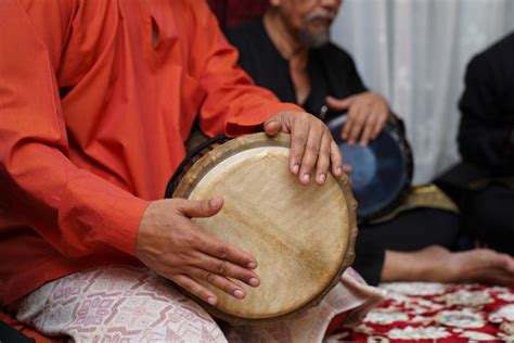 kompang  khaddap musik tradisional  berirama meriah
