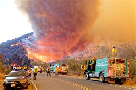 sight  firefighters battle  acre thomas fire