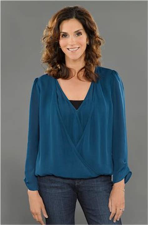 Jami Gertz on 'The Neighbors' – The Forward