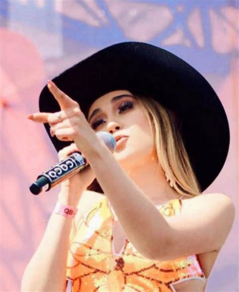 ¿Quién es Carolina Ross? La mujer que Christian Nodal besó en pleno