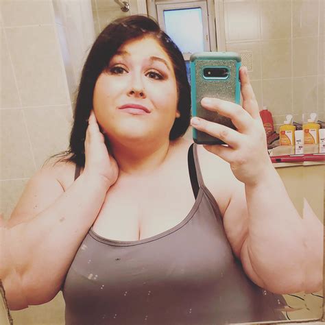 Growing belly popping buttons! Those are my goals….who’s in? : r/ssbbw