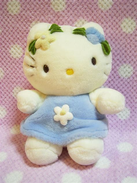 hello kitty flower plush - Clelia Ferrer