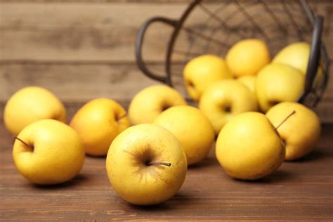 Apple, Golden Delicious (each) | Farmbox Arizona