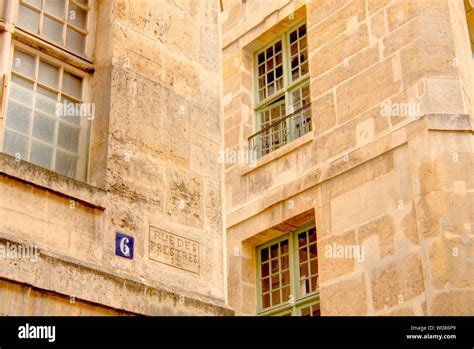 le marais district paris stock photo alamy