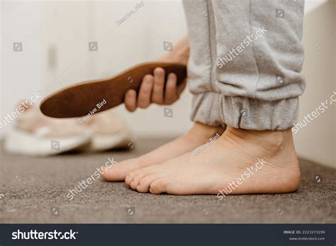 Flat Feet Diagnosis Orthotics Shoe Inserts Stock Photo 2223273199 | Shutterstock