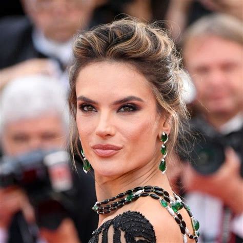Chiques Nomes De Meninas Diferentes - 7 coques bagunçados (e chiques) diretamente de Cannes | Cannes ...