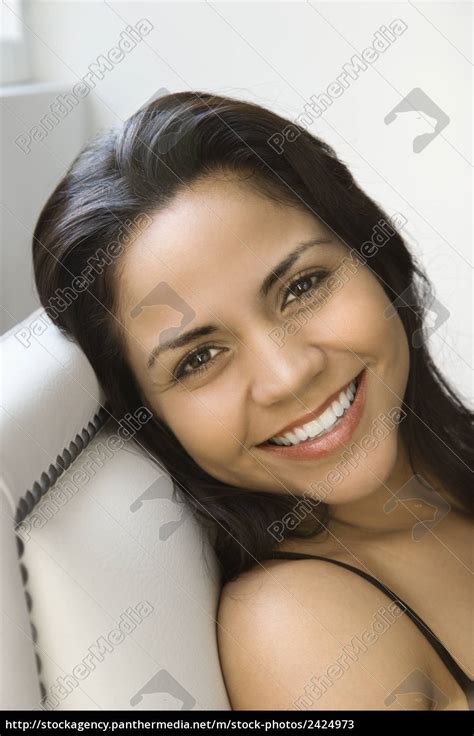 latina frau porträt. - Lizenzfreies Bild - #2424973 | Bildagentur ...
