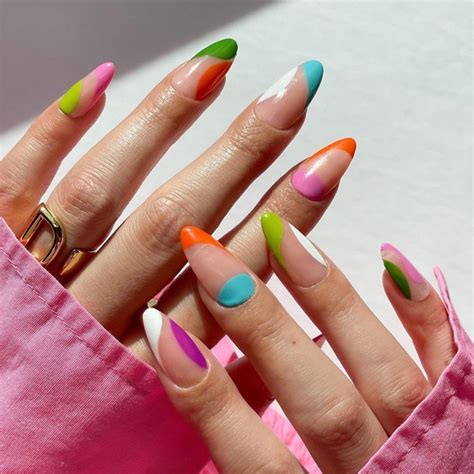 Цветной френч на весну 2023: 10 самых красивых маникюров 💅 | theGirl