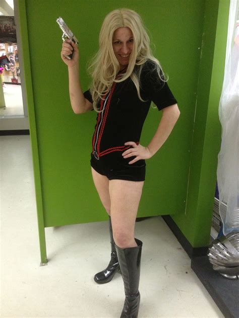 Discover 9 Felicity Shagwell Outfits and felicity ideas | outfits