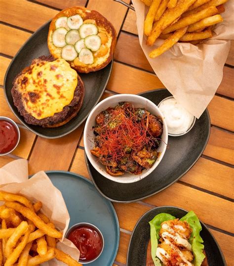 #1 Rated Wynwood Bar | Wynwood Restaurant & Sports Bar - Grails Miami